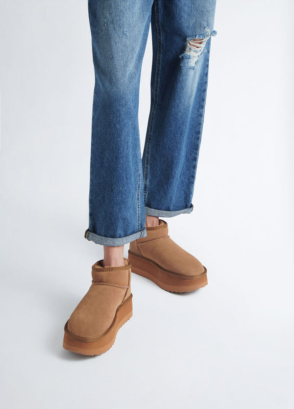 Warm suede boots camel