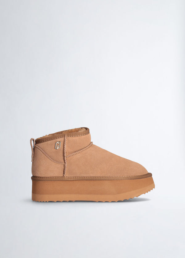 Warm suede boots camel